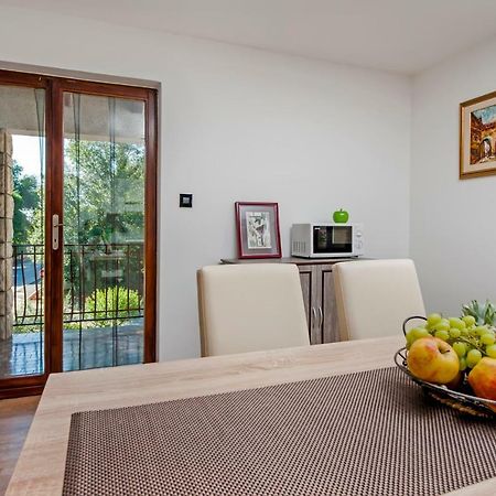 Apartment Nika ロヴィニ エクステリア 写真