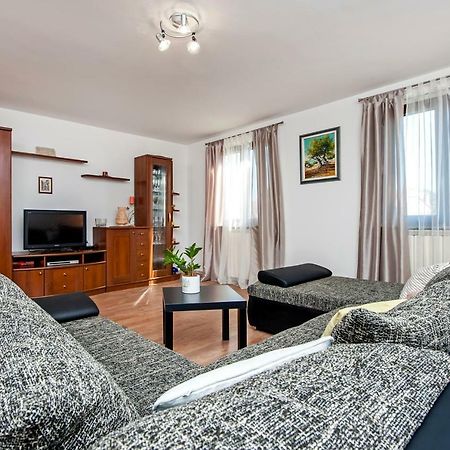 Apartment Nika ロヴィニ エクステリア 写真