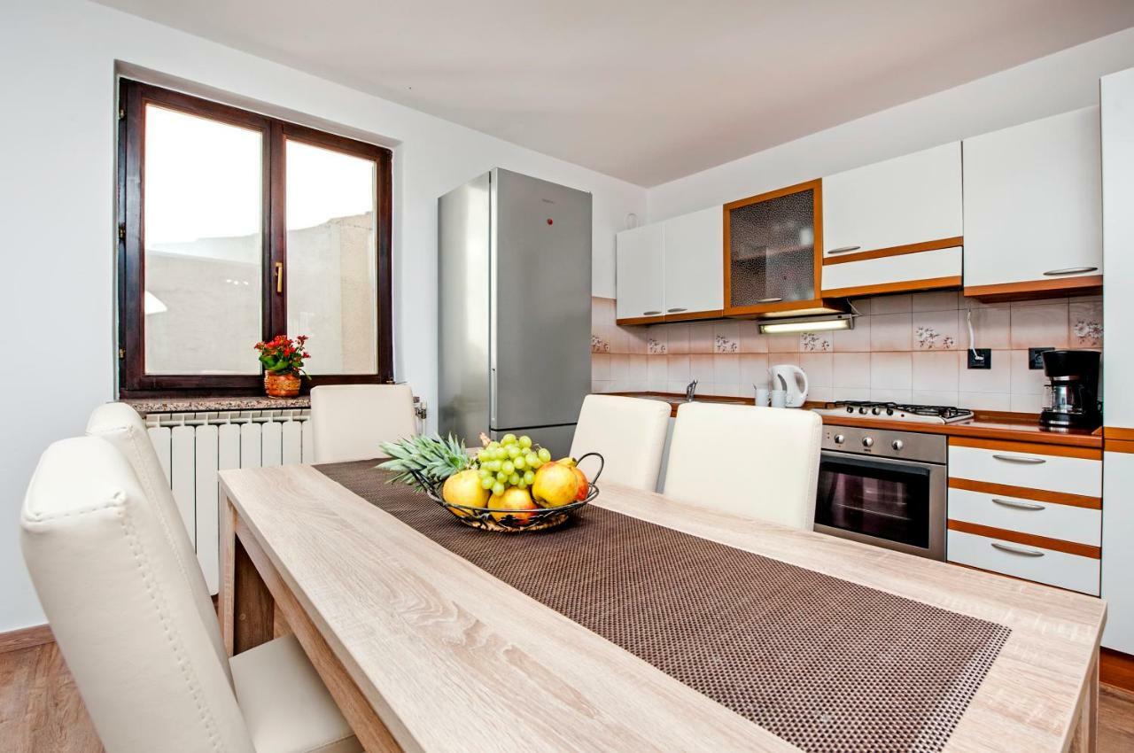 Apartment Nika ロヴィニ エクステリア 写真
