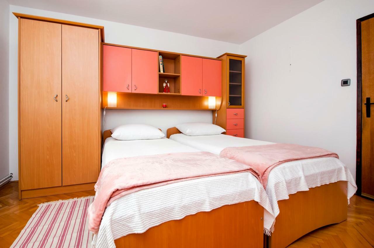 Apartment Nika ロヴィニ エクステリア 写真