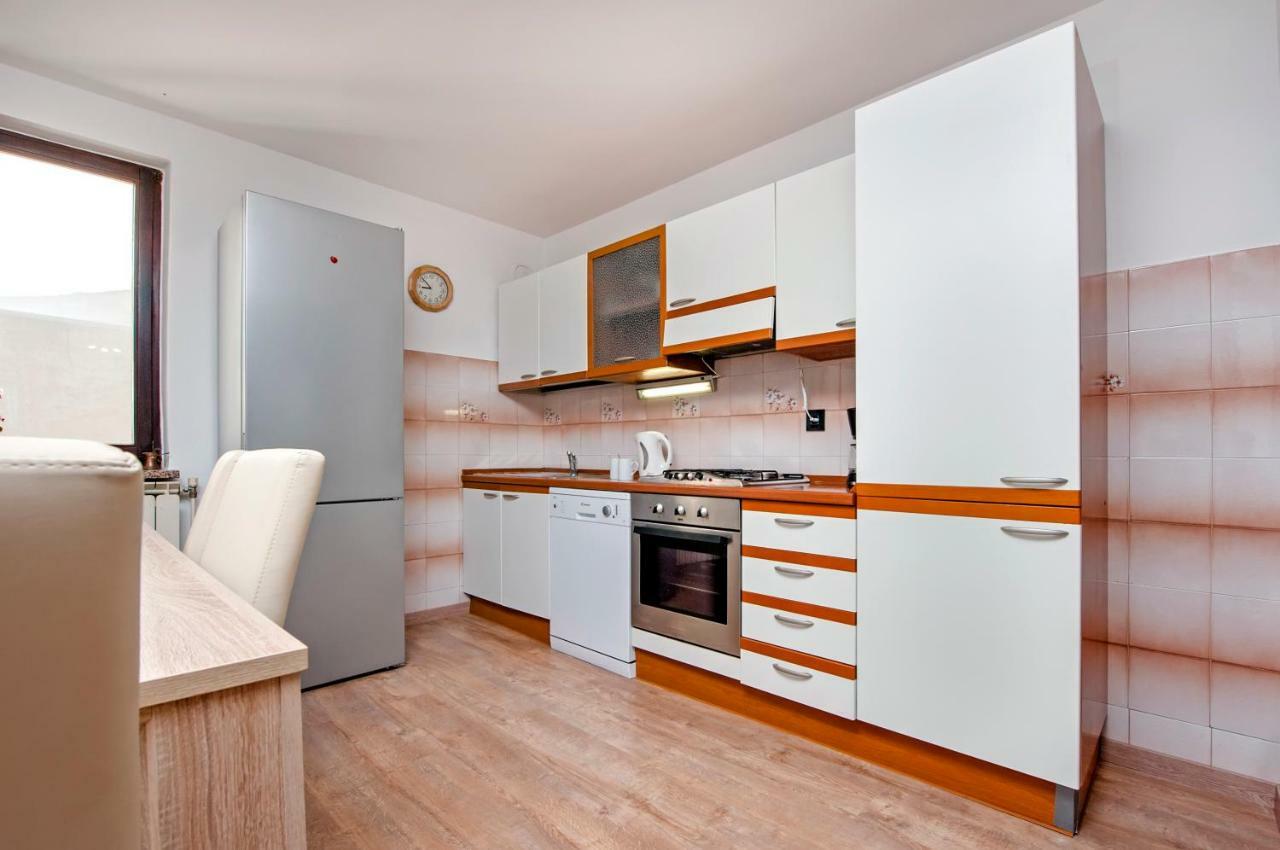 Apartment Nika ロヴィニ エクステリア 写真