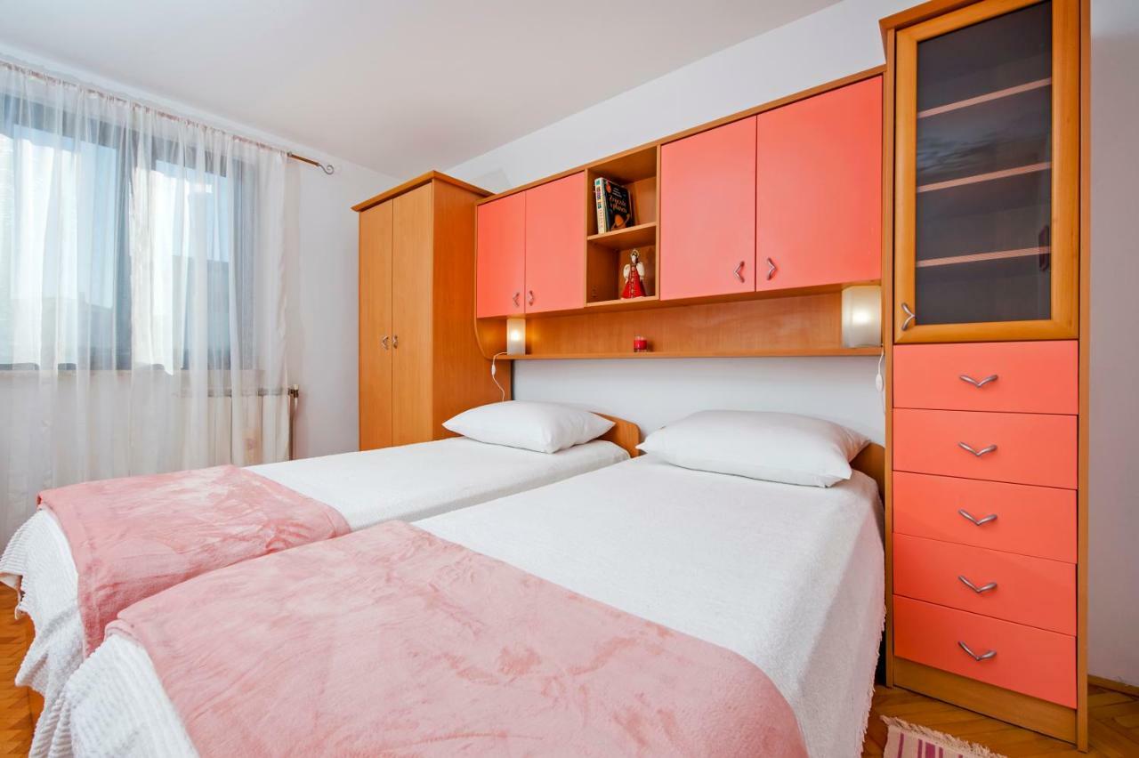 Apartment Nika ロヴィニ エクステリア 写真