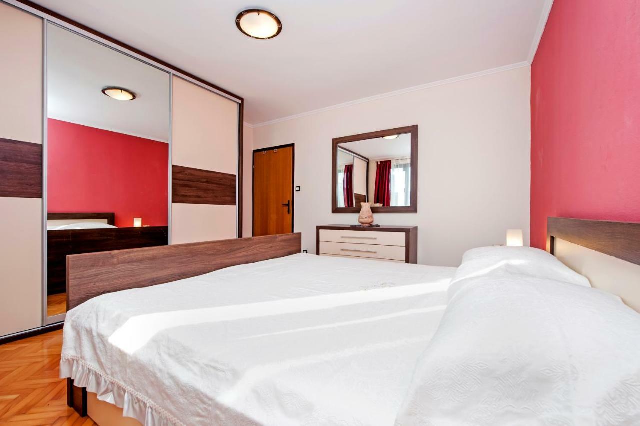 Apartment Nika ロヴィニ エクステリア 写真