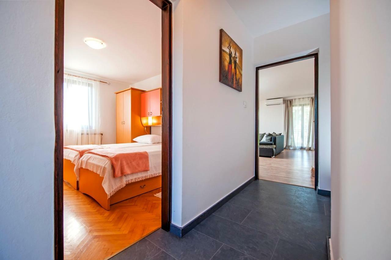 Apartment Nika ロヴィニ エクステリア 写真
