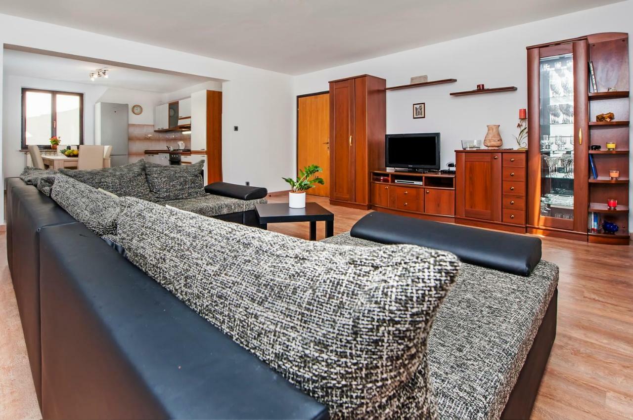Apartment Nika ロヴィニ エクステリア 写真