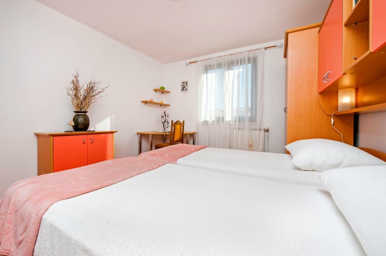 Apartment Nika ロヴィニ エクステリア 写真